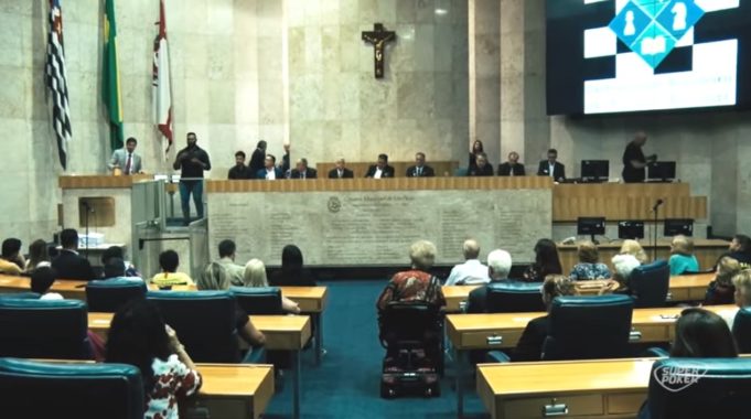 Câmara Municipal de SP Presta Homenagem ao Poker