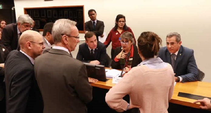 Audiência-Pública-É-Suspensa-Por-Ausencia-Falta-de-Presidente-da-Caixa