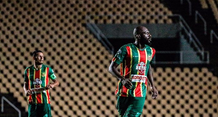 Sampaio-Corrêa-Estampa-Marca-do-Site-Bets1-na-Faixa-Central-da-Camisa