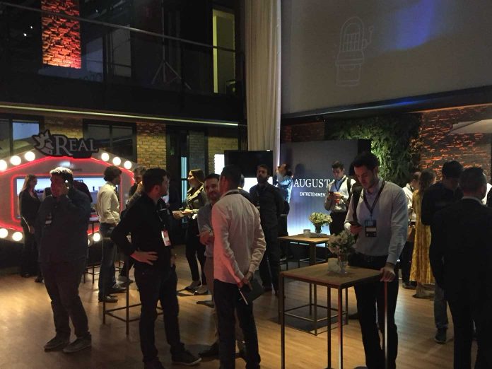Espaço de Network no Evento Mercado do Jogo