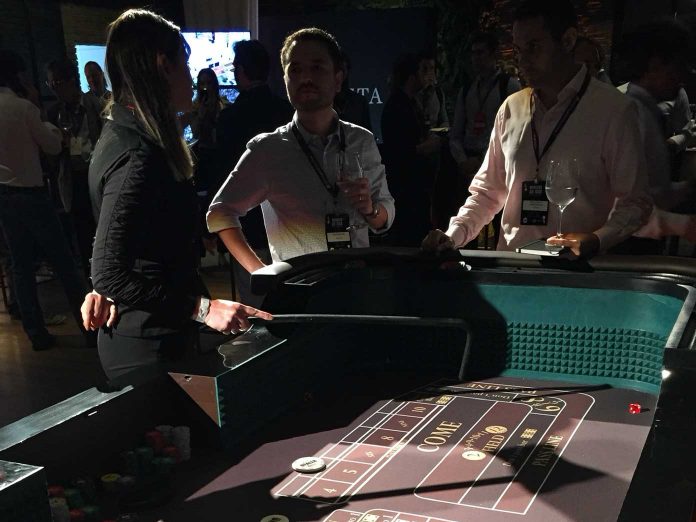 Mesa de Dados "Craps" Para Diversão dos Congressistas