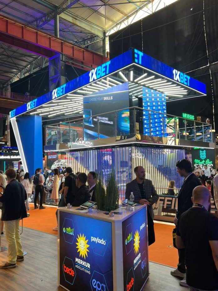 A 1xBet conta com um estande amplo no evento