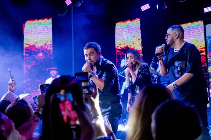O cantor sertanejo embalou o público com seus sucessos