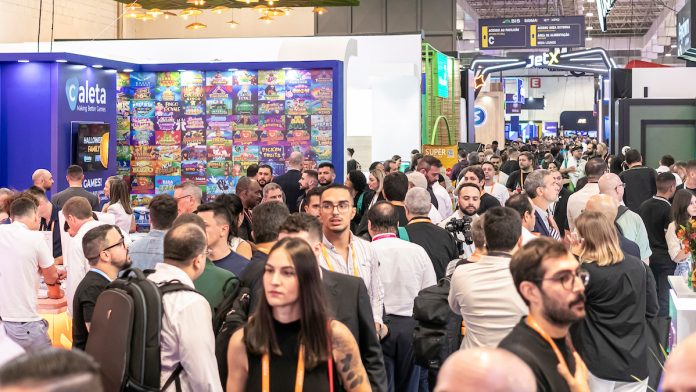 O lema 'Fazendo Games Melhores' chama a atenção na feira. Imagem: Agência Riguardare / Kalma Produtora