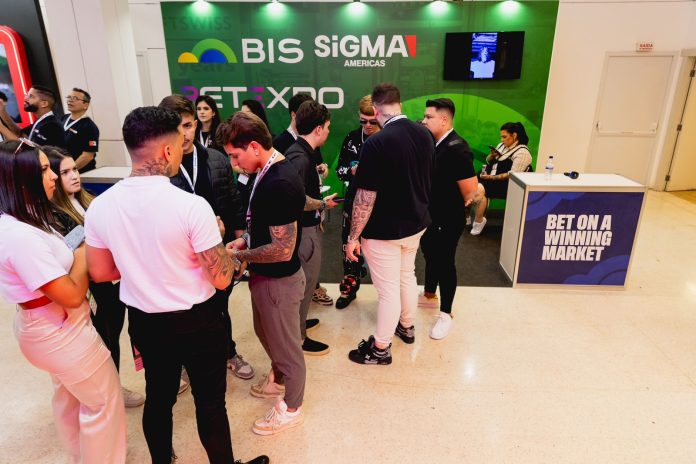 O lema está em destaque no estande do BiS SiGMA Americas