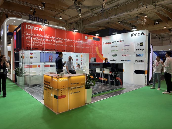 Estrutura própria da empresa no evento