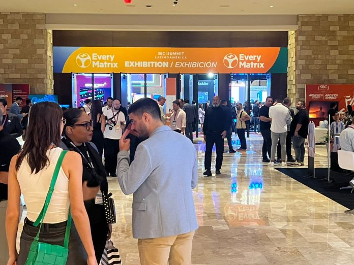 A agenda oficial começou hoje, no Seminole Hard Rock Hotel & Casino