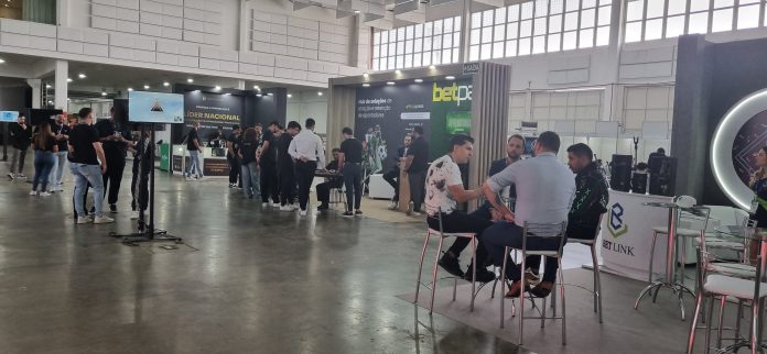 A programação, que começou na quinta (12), termina no domingo (15)