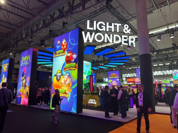 Ambiente exclusivo da Light & Wonder na feira