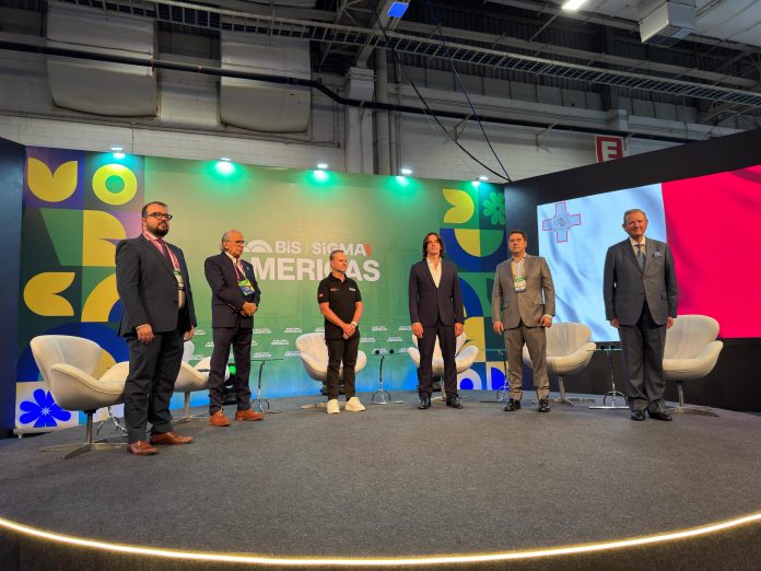 Cerimônia de abertura do evento contou com personalidades reconhecidas internacionalmente