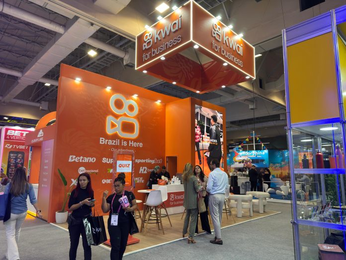 Plataforma social marcando presença na feira de negócios