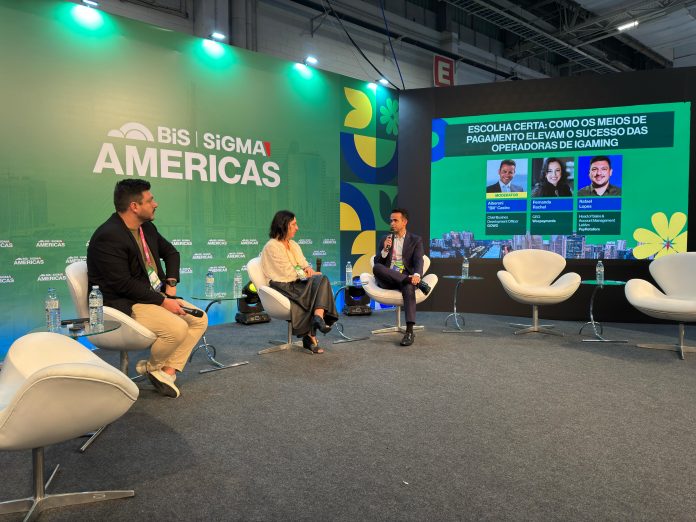 Alberoni "Bill" Castro (Presidente da Confederação Brasileira de Poker), Fernanda Rachel (Weepayments) e Rafael Lopes (PayRetailers) falaram sobre o tema